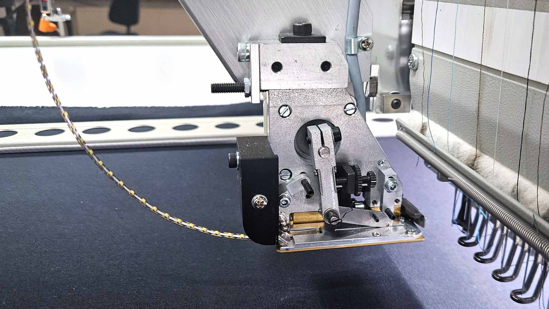 Pailletteneinrichtung LED - Links